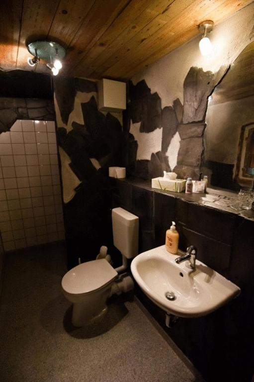 Koupelna v ubytování Exempel Schlafstuben und Quartier Langer Hals