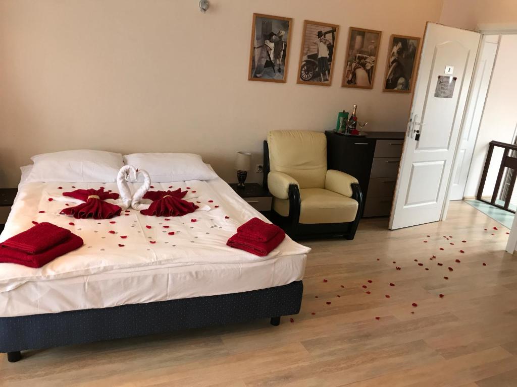 a bedroom with a bed with red flowers on it at Centrum Noclegowe Apartament 5 in Bydgoszcz