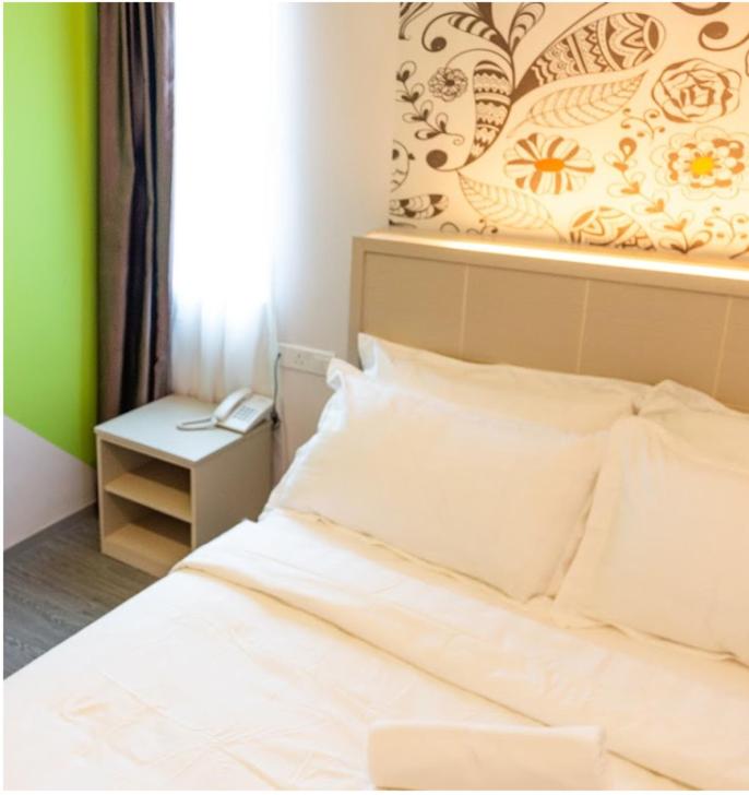 THE CROWN HOTEL @ KLIAにあるベッド