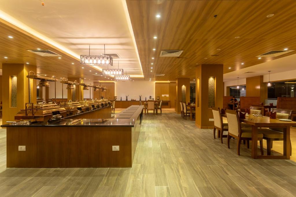 Ristorante o altro punto ristoro di Soaltee Westend Resort Chitwan