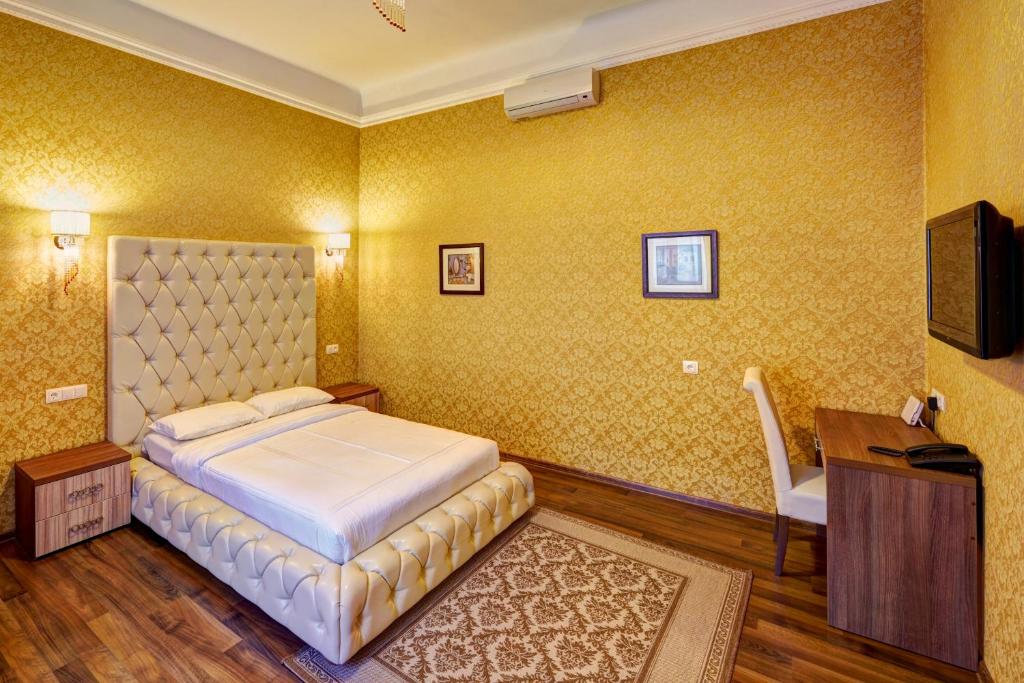 Postel nebo postele na pokoji v ubytování Lviv Apartments