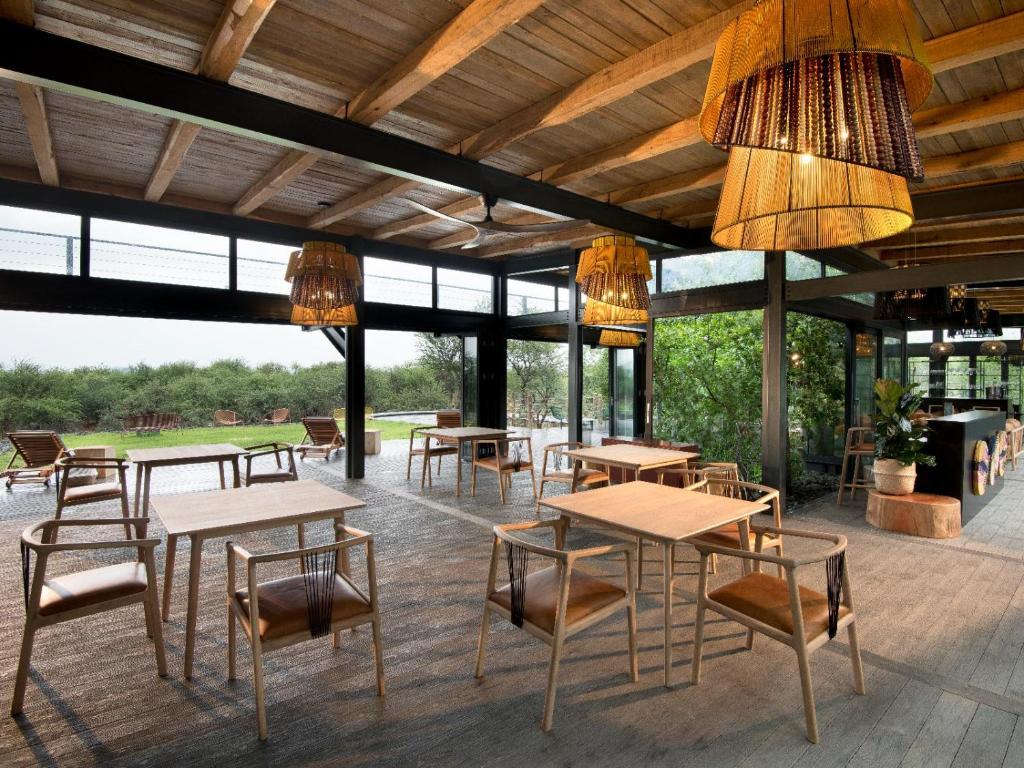 Restaurace v ubytování Mbazo Safari Collection