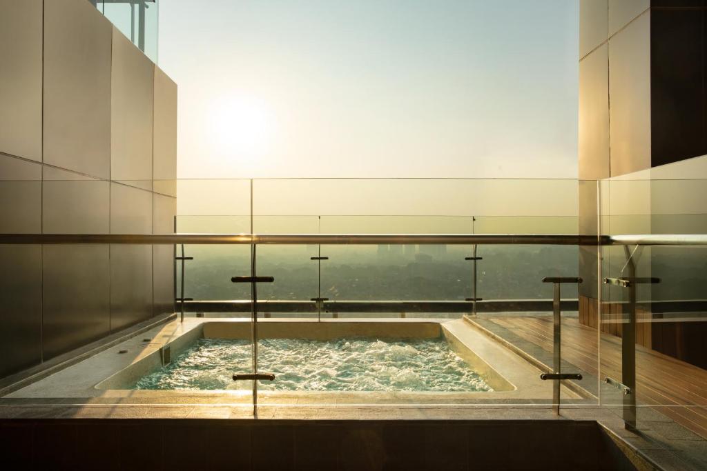 Ένα μπάνιο στο Trembesi Hotel
