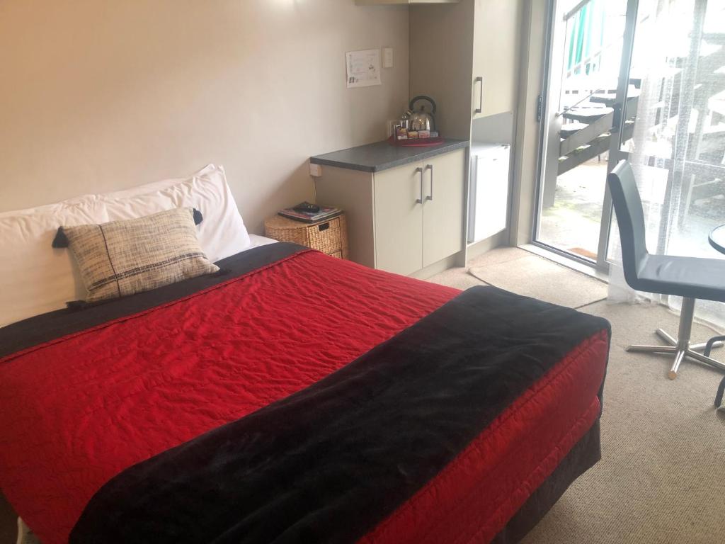 Postel nebo postele na pokoji v ubytování Absolute Lake View Motel