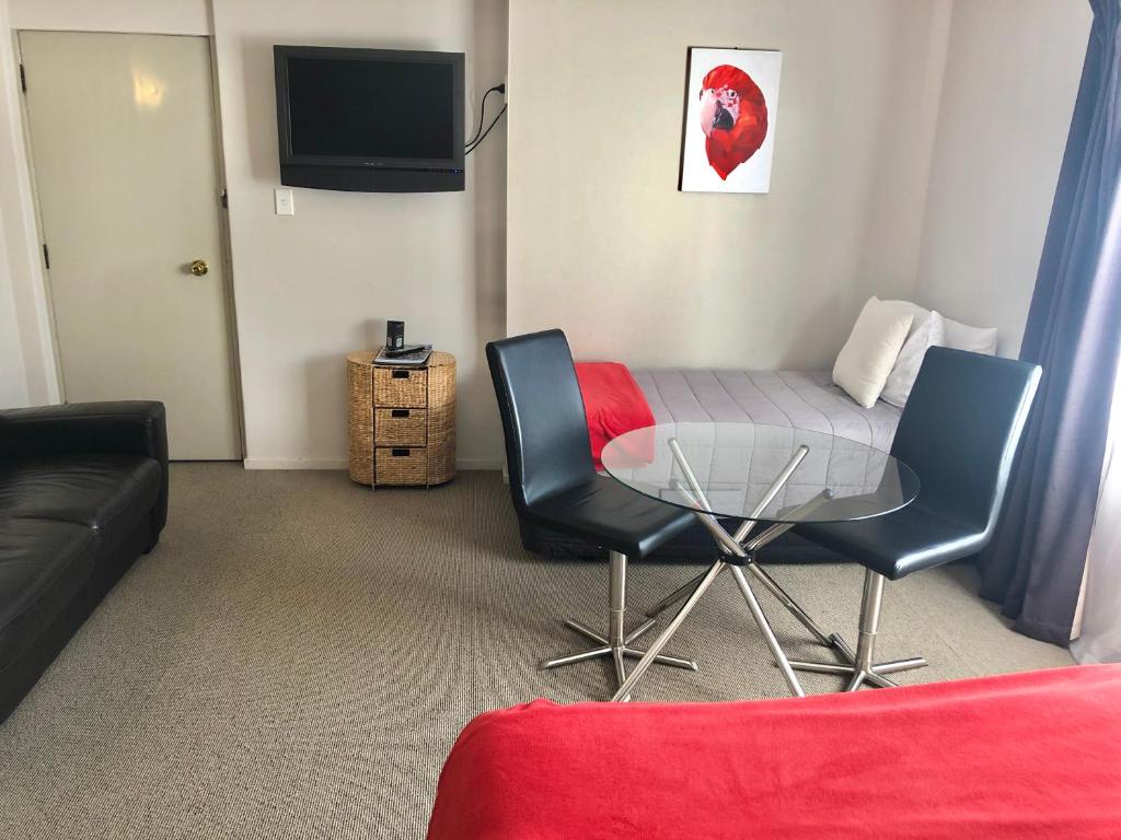 TV a/nebo společenská místnost v ubytování Absolute Lake View Motel