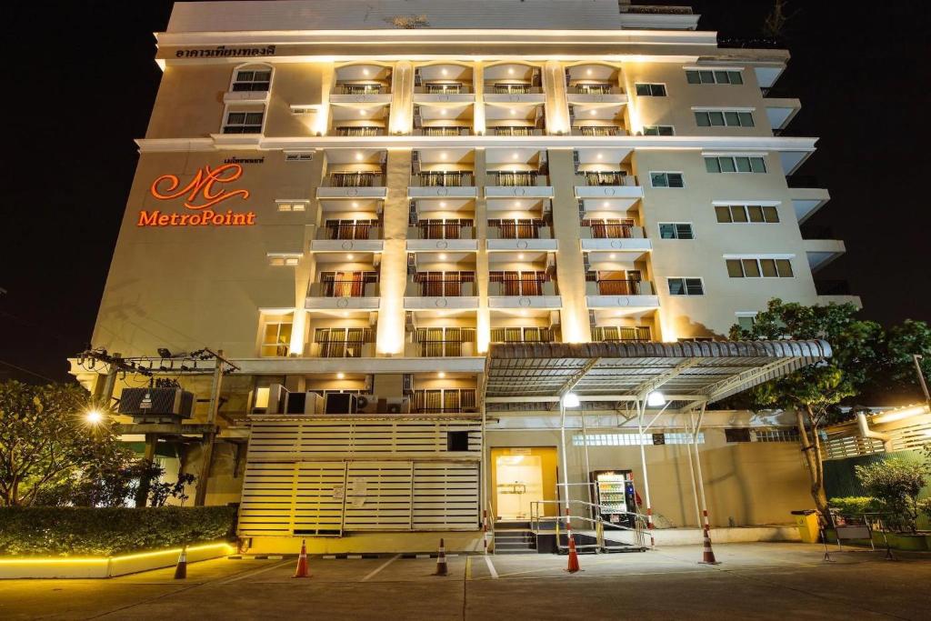 โรงแรมเมโทรพอยท์