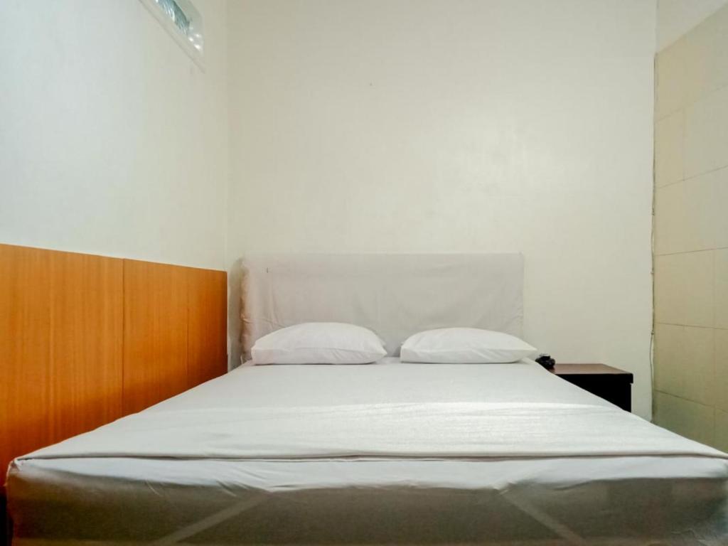 מיטה או מיטות בחדר ב-Homestay Akik Hijau Near Panakkukang