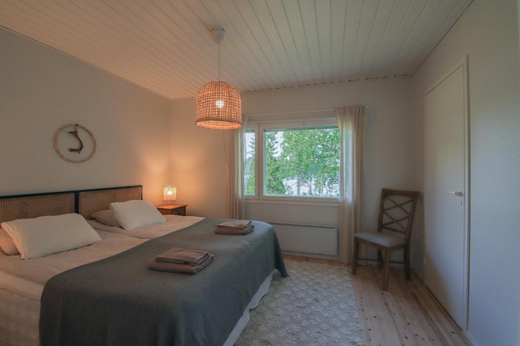 Lakeside holiday home photo