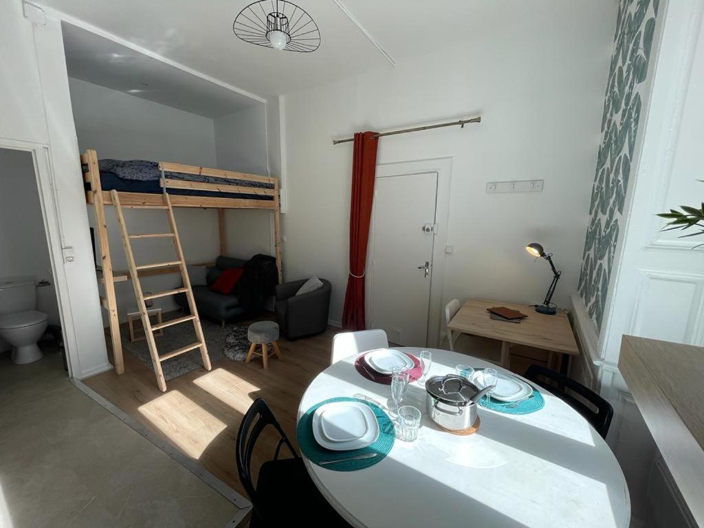 a small room with a table and a bunk bed at LE PRESTRE in Besançon