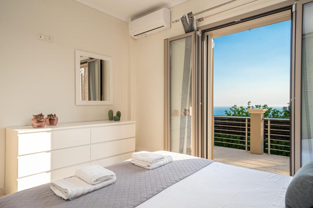 Postel nebo postele na pokoji v ubytování Lourdas Bay View