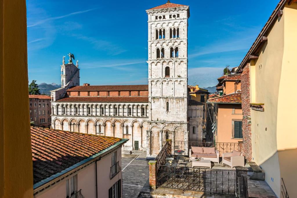 a tall building with a clock tower in a city at Antica Residenza Dell'Angelo in Lucca