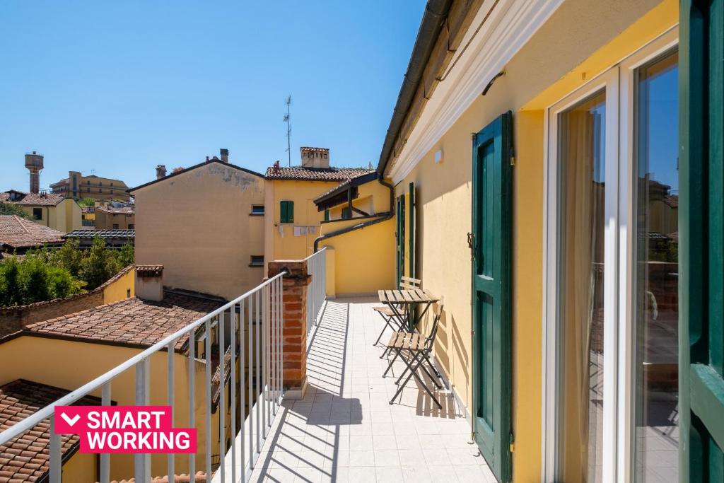 a balcony of a building with a balcony railing at Appartamento vicino all'Orto Botanico by Wonderful Italy in Bologna