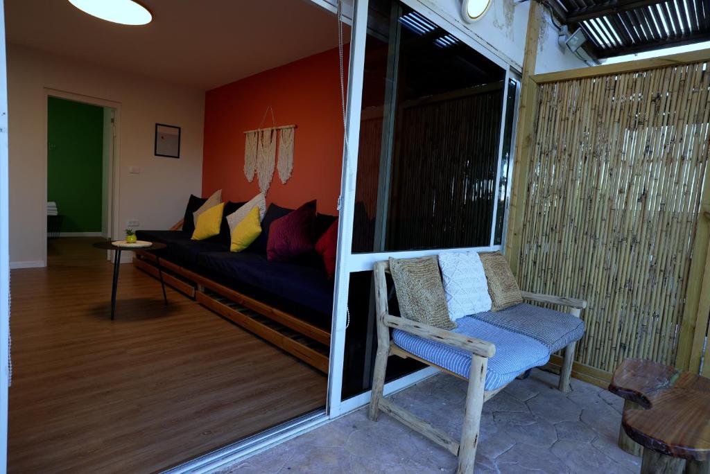 Posezení v ubytování RAKEFET - Traveler's House - EILAT