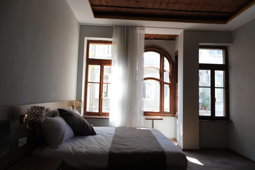 Postel nebo postele na pokoji v ubytování Adamantides Hotel