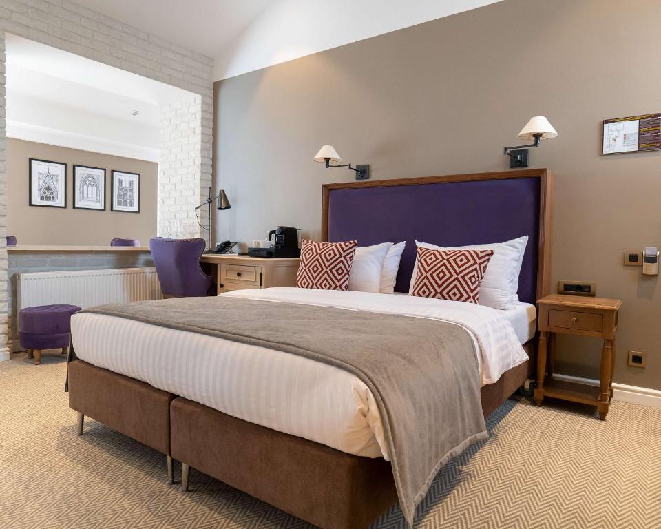 Postel nebo postele na pokoji v ubytování Best Western Plus Market Square Lviv