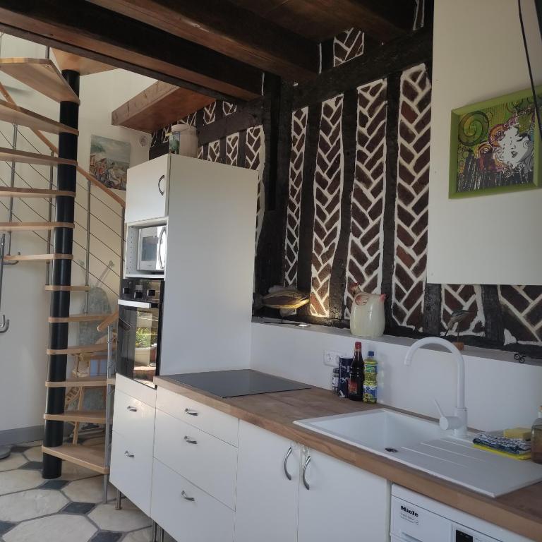 Η κουζίνα ή μικρή κουζίνα στο Le petit gîte d'Angélique