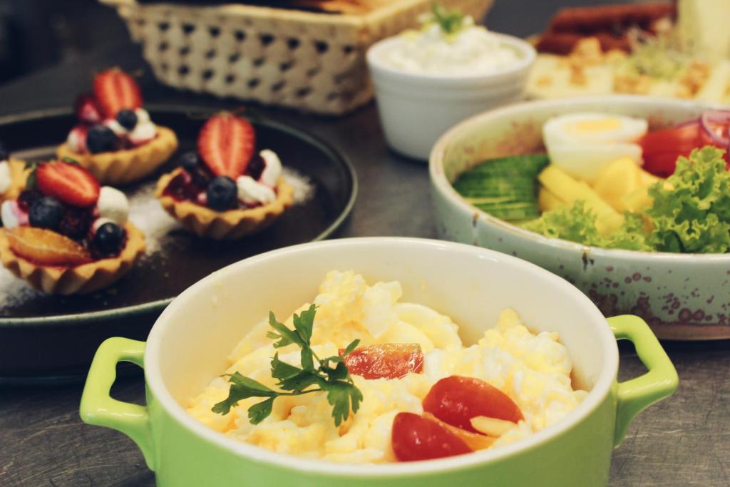 Jedlo v ubytovaní bed & breakfast alebo blízkom okolí