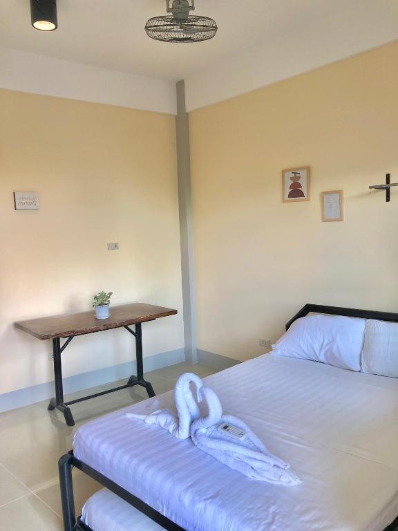 Postel nebo postele na pokoji v ubytování Hanna's Inn, El Nido