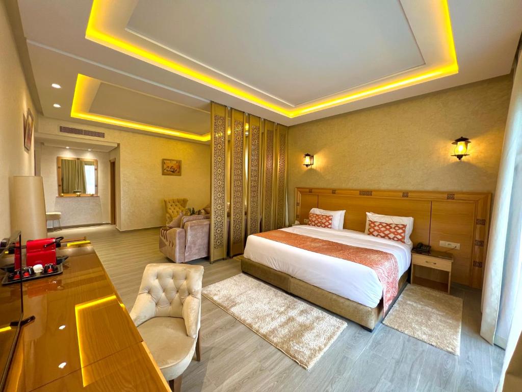 Postel nebo postele na pokoji v ubytování Z Hotel Meknes