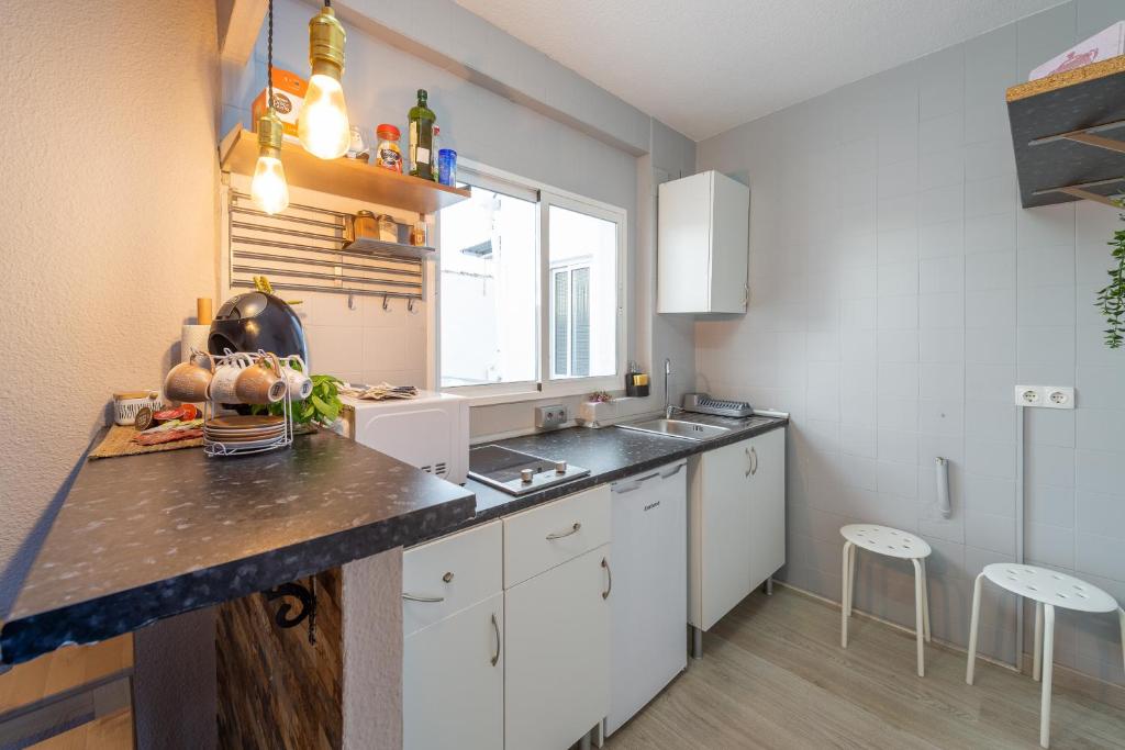 Kuchyň nebo kuchyňský kout v ubytování Precioso apartamento en Granada