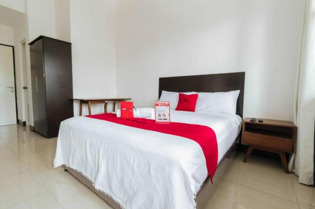 Postel nebo postele na pokoji v ubytování RedDoorz Plus at Banawe Quezon City