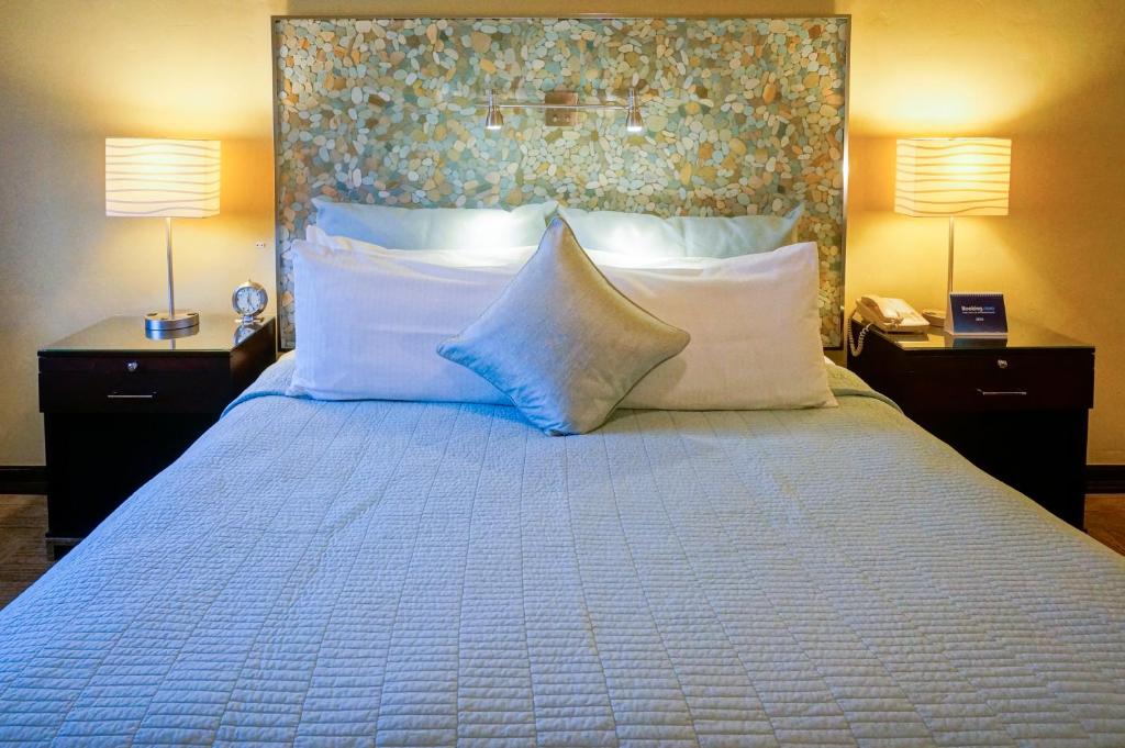 Inn at East Beach - Room King Superior