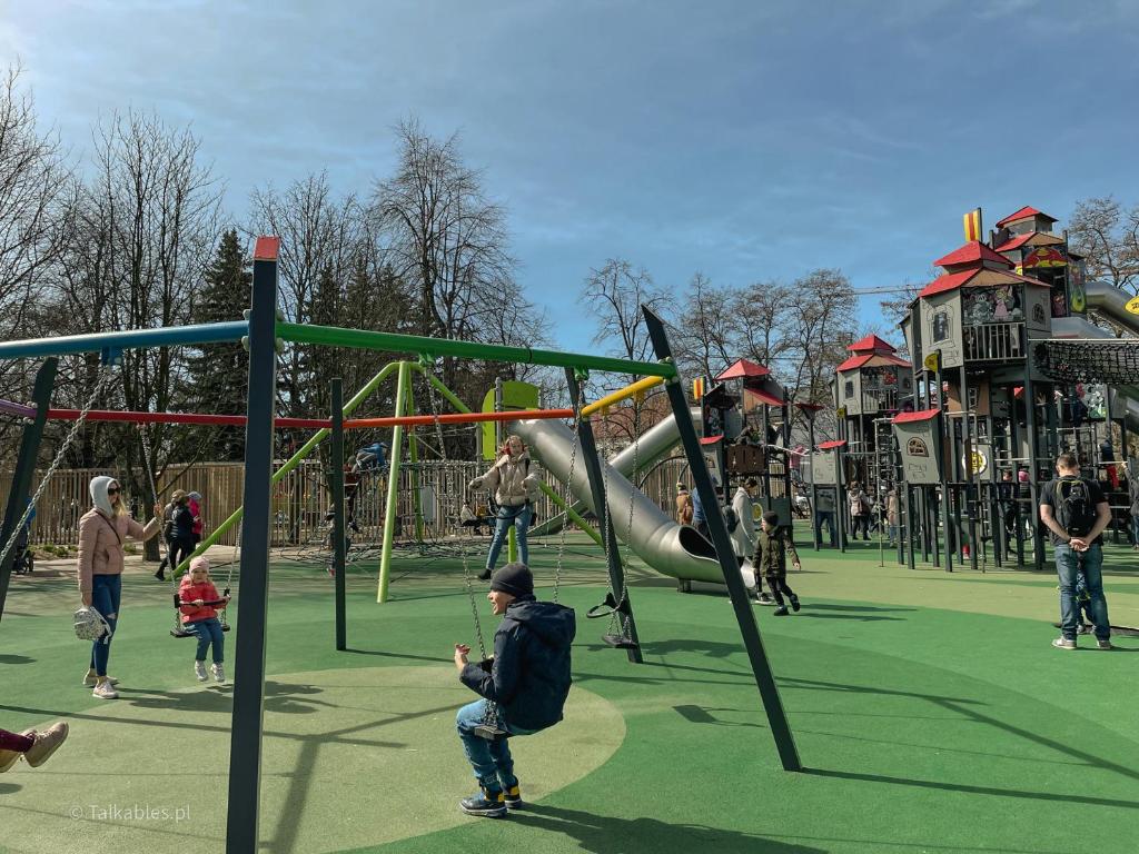 Herní místnost nebo prostor pro děti v ubytování JUNA2 - nowoczesny apartament w centrum z widokiem na park