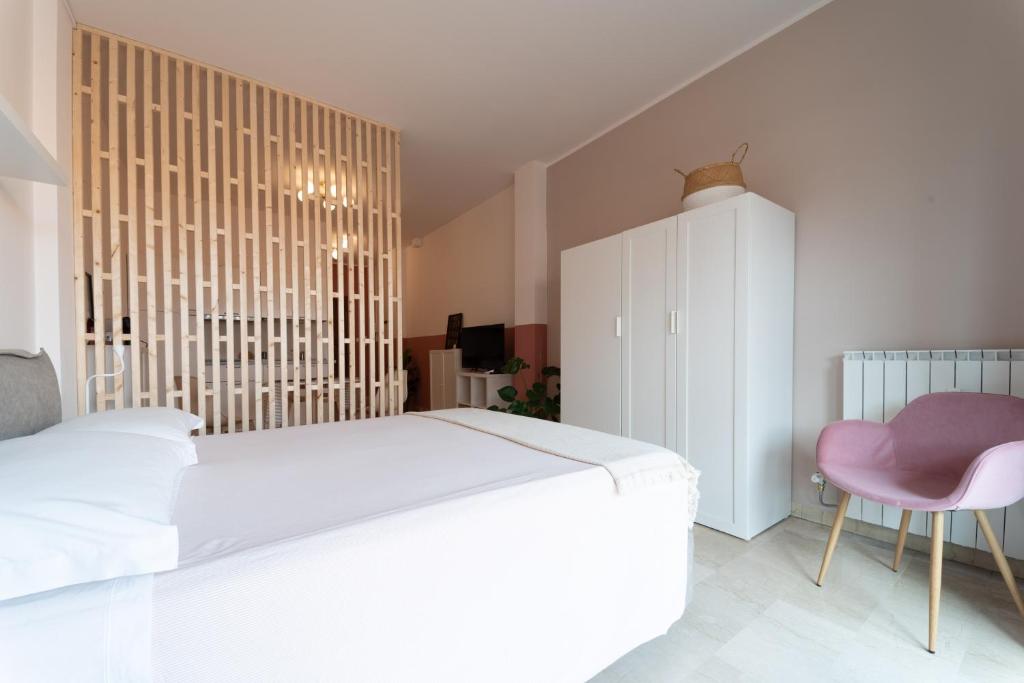 Posteľ alebo postele v izbe v ubytovaní TEODORA SUITE pink
