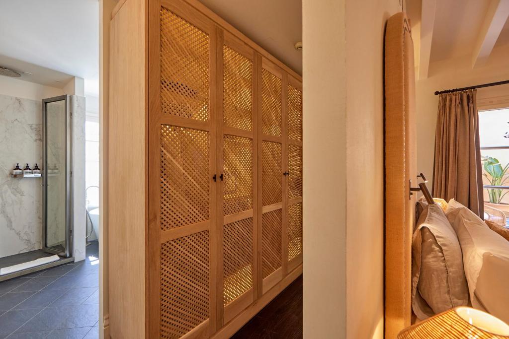 A bathroom at Puro Grand Hotel