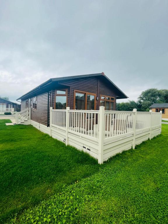 Imagen de la galería de Ness Lodge with Hot Tub, en Malton