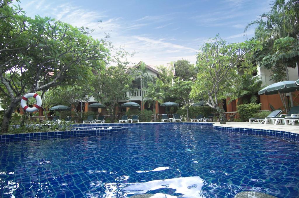 Bazén v ubytování Phuket Leelavadee Hua Ting Resort nebo v jeho okolí