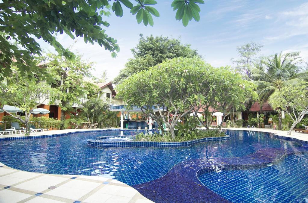 Bazén v ubytování Phuket Leelavadee Hua Ting Resort nebo v jeho okolí