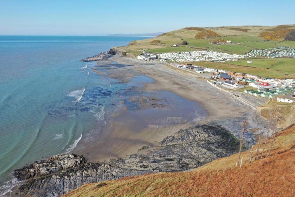 an aerial view of a beach next to the ocean at Beautiful 2-Bed Chalet in Aberystwyth in Aberystwyth