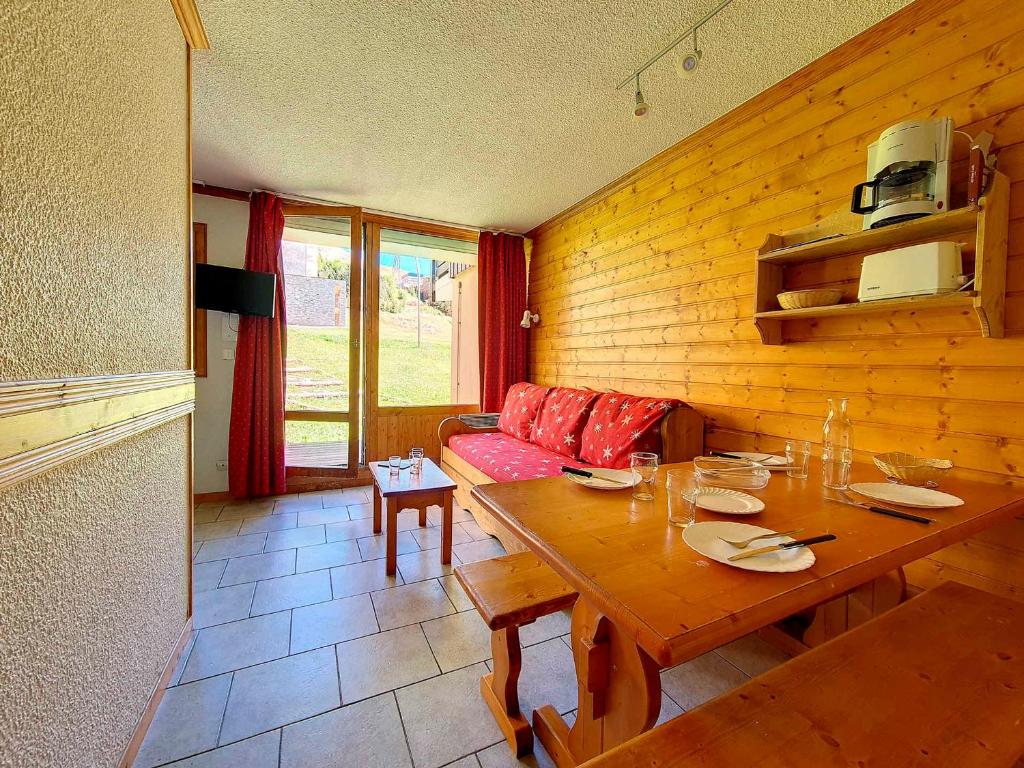 a wooden room with a table and a couch at Appartement Les Menuires, 2 pièces, 4 personnes - FR-1-344-961 in Les Menuires
