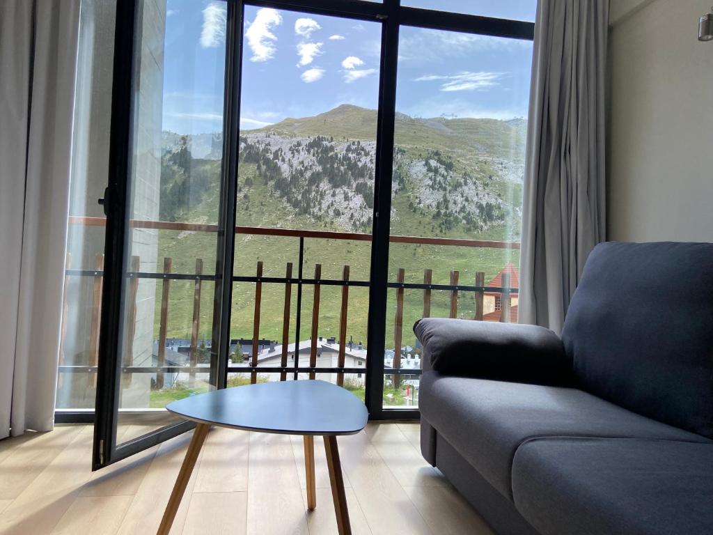 Nespecifikovaný výhled na hory nebo výhled na hory při pohledu z hotelu