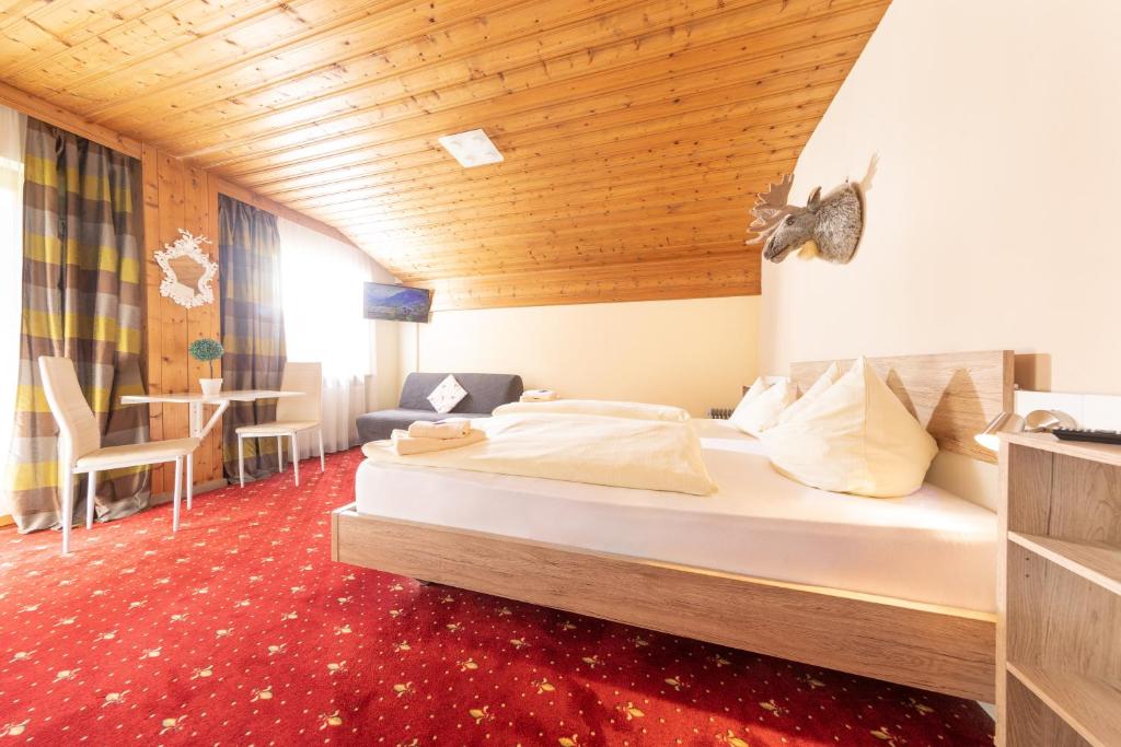 Postel nebo postele na pokoji v ubytování T3 Pension Wald am Arlberg