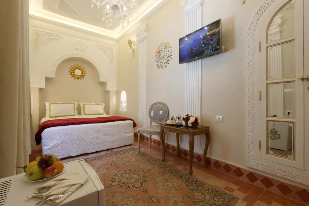 TV a/nebo společenská místnost v ubytování Riad Palais Des Princesses & Spa