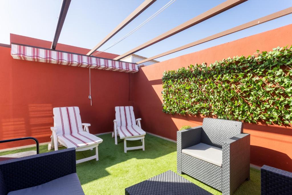Vonkajšia záhrada v ubytovaní Home2Book Sea Front Duplex Terrace Pool