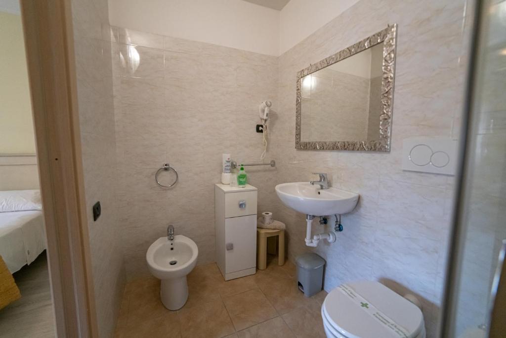 Koupelna v ubytování Hotel Siros