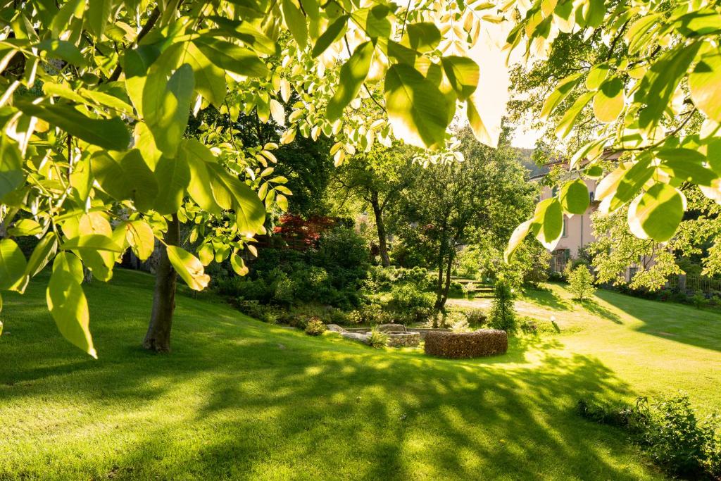 Vonkajšia záhrada v ubytovaní Country House La Bursch