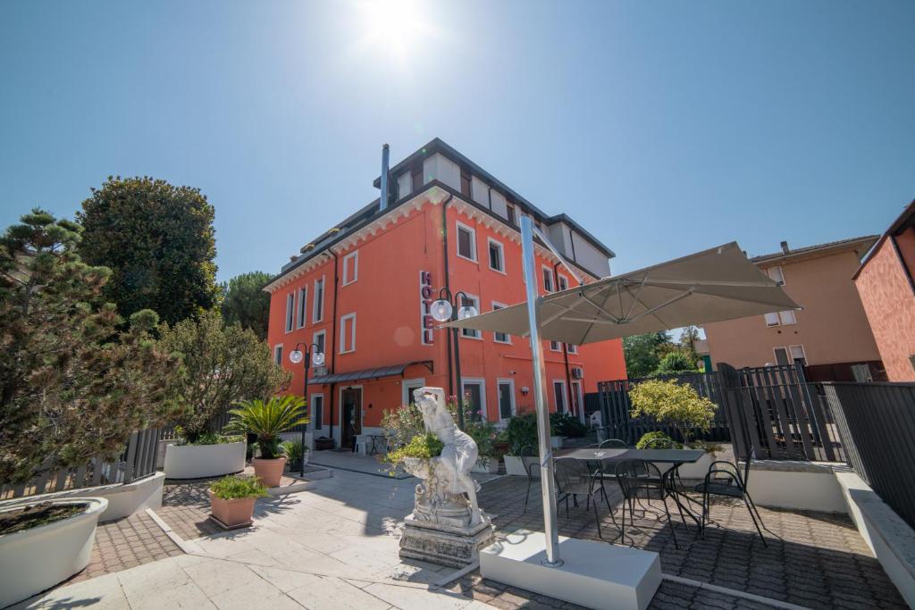 Budova, kde se hotel nachází