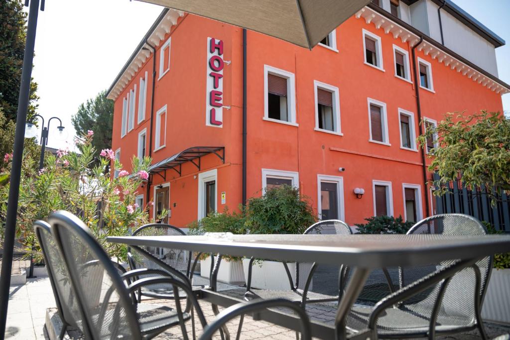 Budova, kde se hotel nachází