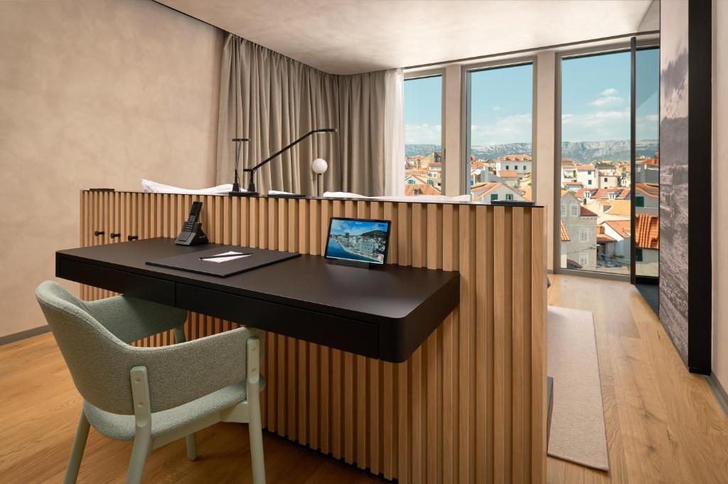 TV a/nebo společenská místnost v ubytování Hotel Ambasador