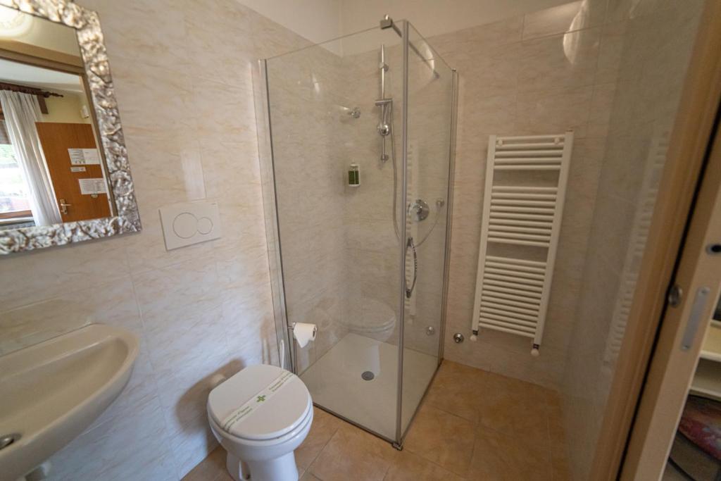 Koupelna v ubytování Hotel Siros