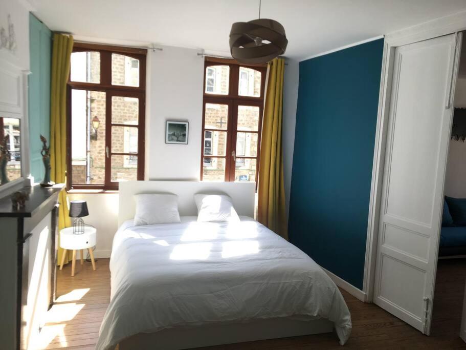 Ένα ή περισσότερα κρεβάτια σε δωμάτιο στο Le Godefroy de Bouillon
