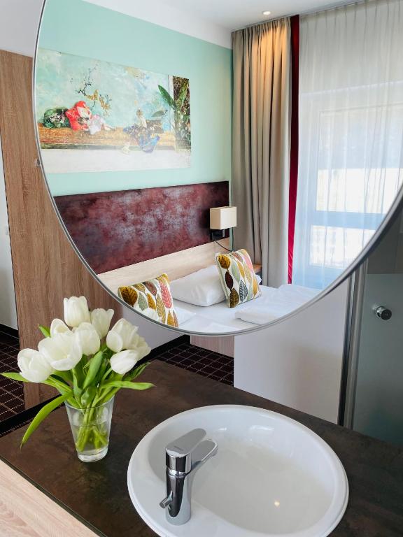 Postel nebo postele na pokoji v ubytování Business Class Hotel Ebersberg