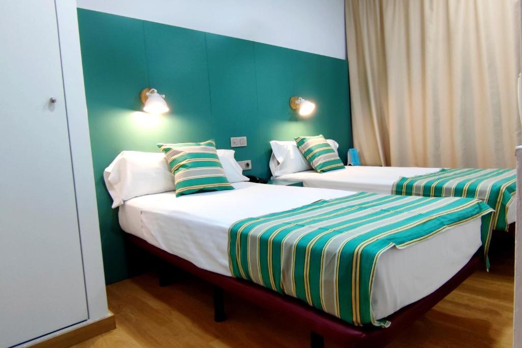 Yomo Hostal BCN Port, Barcelona – Updated 2023 Prices