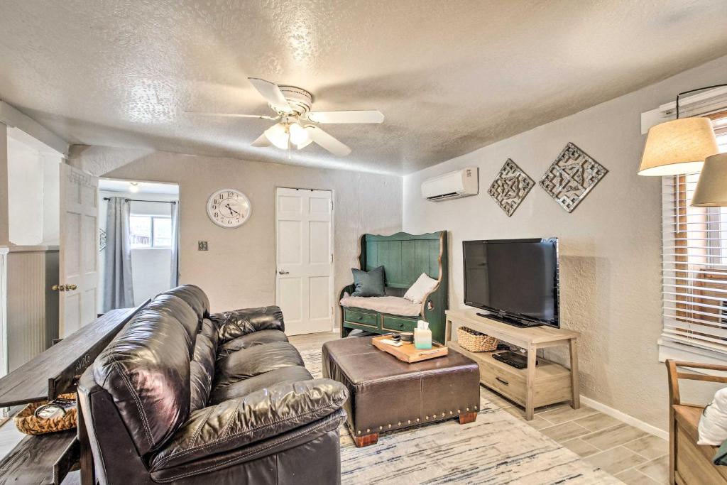 Albuquerque Apt 2 Mi to Dtwn and Old Town!, Albuquerque