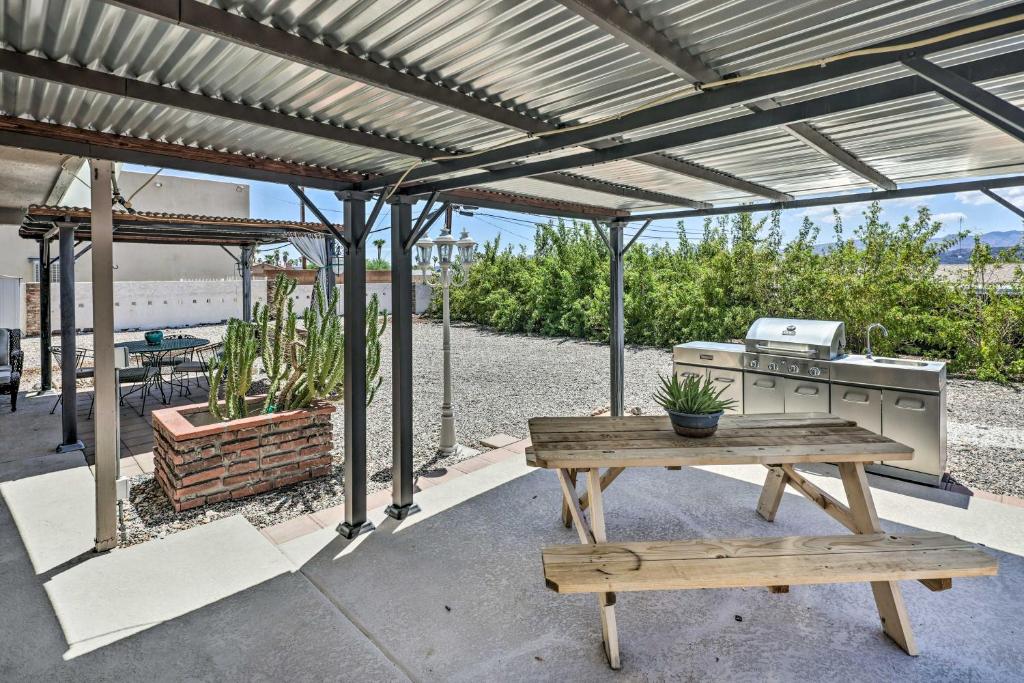 House with Covered Patio More Than 1 Mi to Lake Havasu!, Lake Havasu