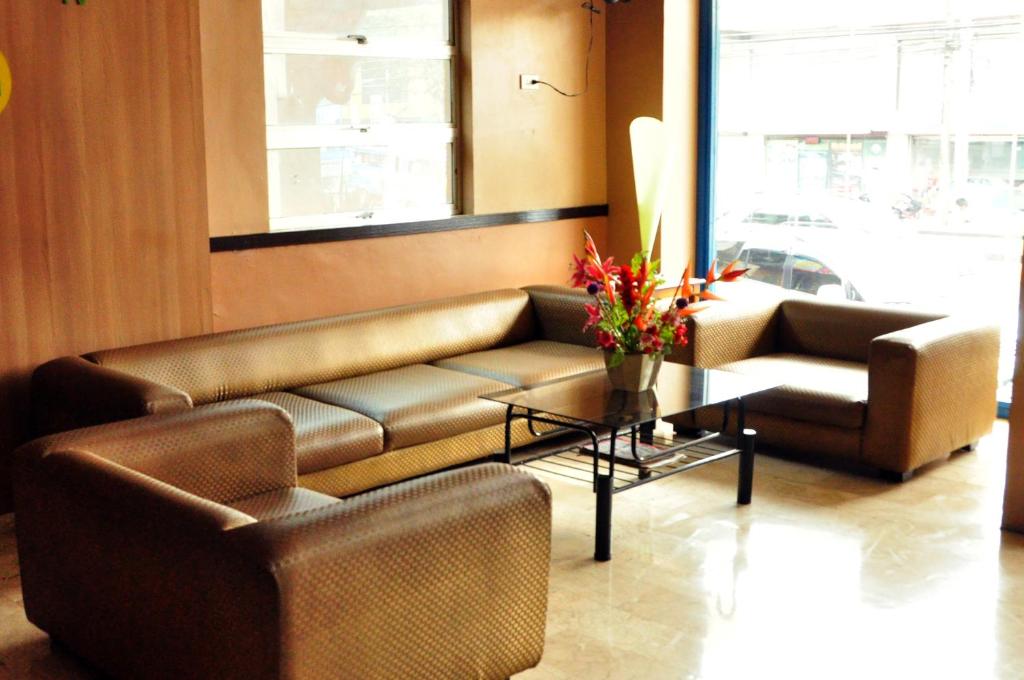 Posezení v ubytování GV Hotel - Talisay City